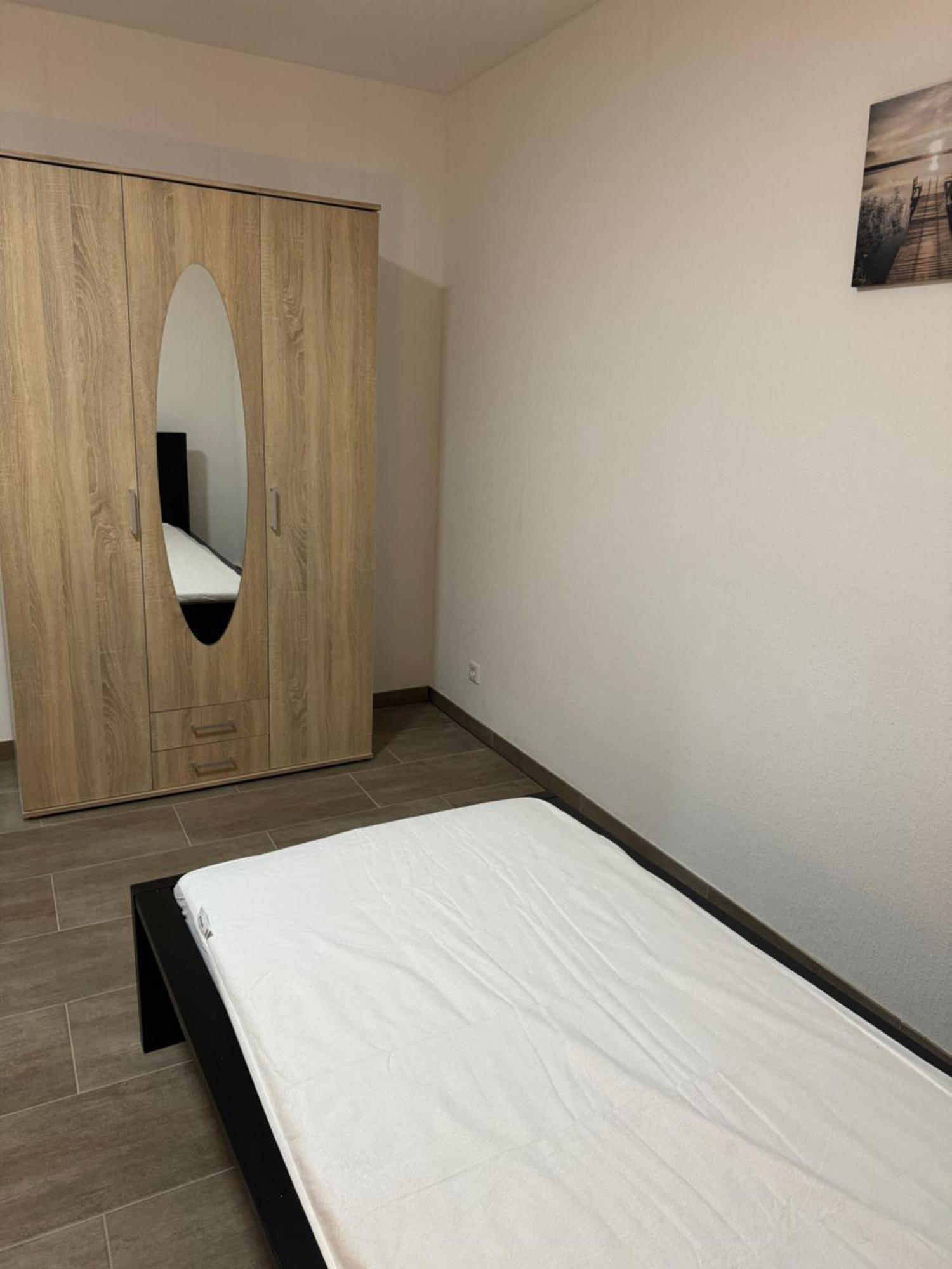 Laras Voll Ausgestattete Gartenwohnung Mit Wlan Und Tv Werne Екстер'єр фото